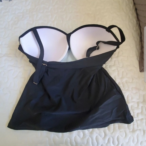 Two peice bathing suit - Picture 3 of 3
